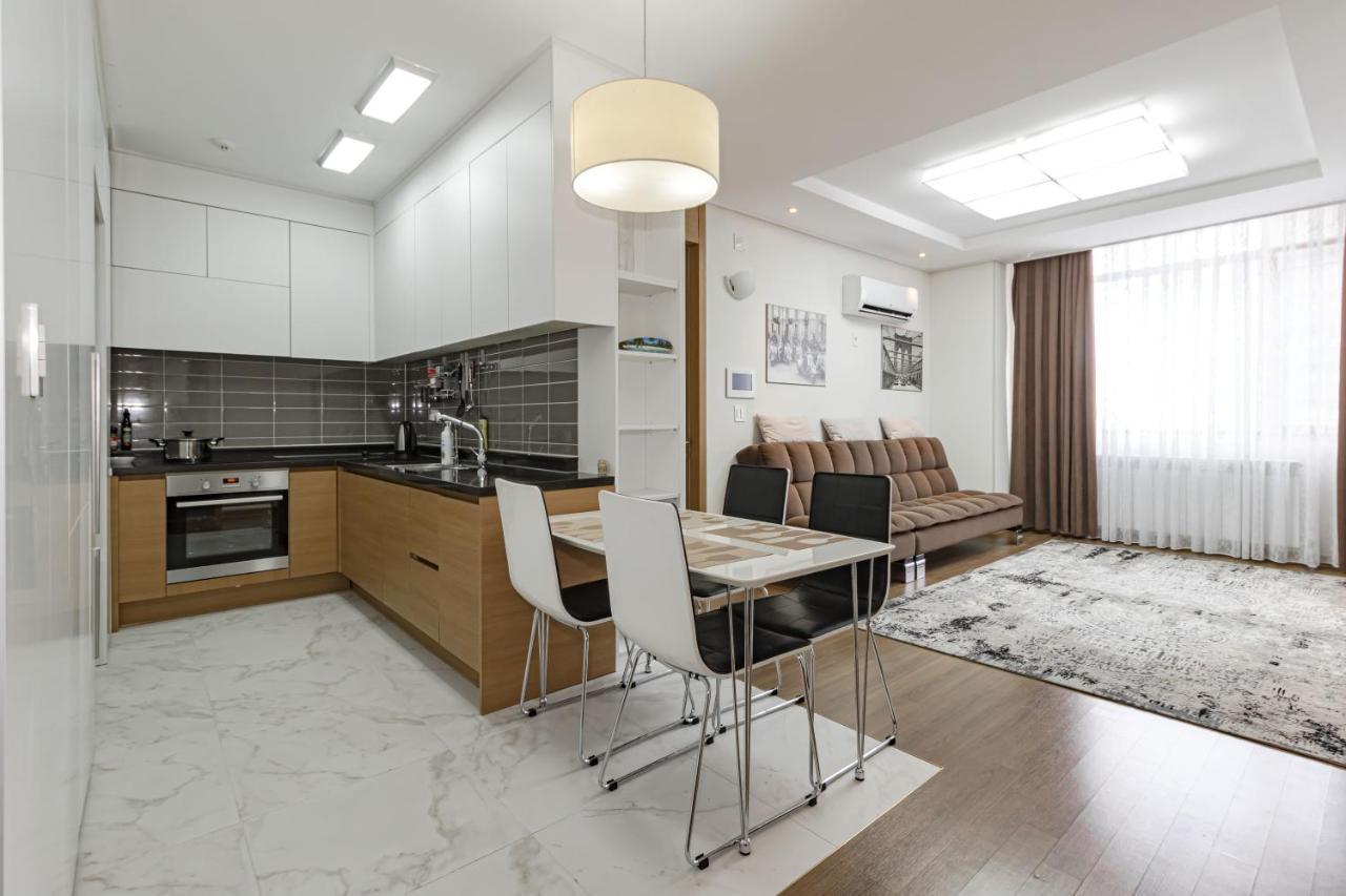 Highvill Park Apart Apartment Астана Екстериор снимка